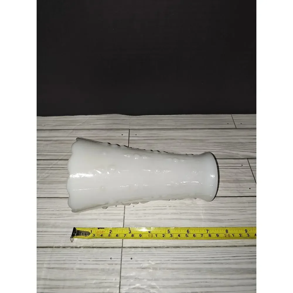 Vintage Anchor Hocking Teardrop and Pearl Scalloped Milk Glass Flower Vase 7